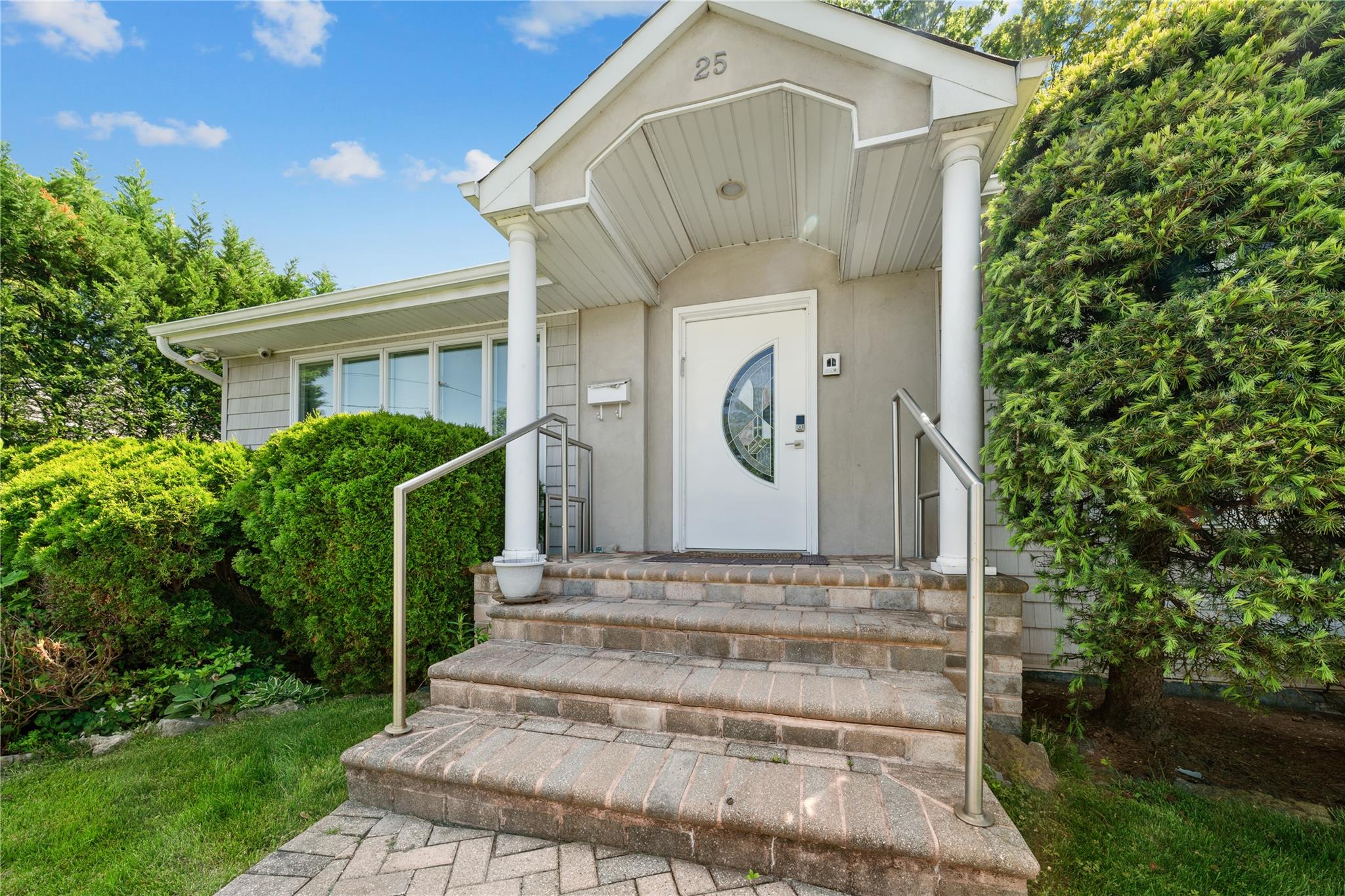 25 Belmont Drive W