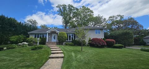 25 Belmont Drive W Roslyn Heights NY 11577