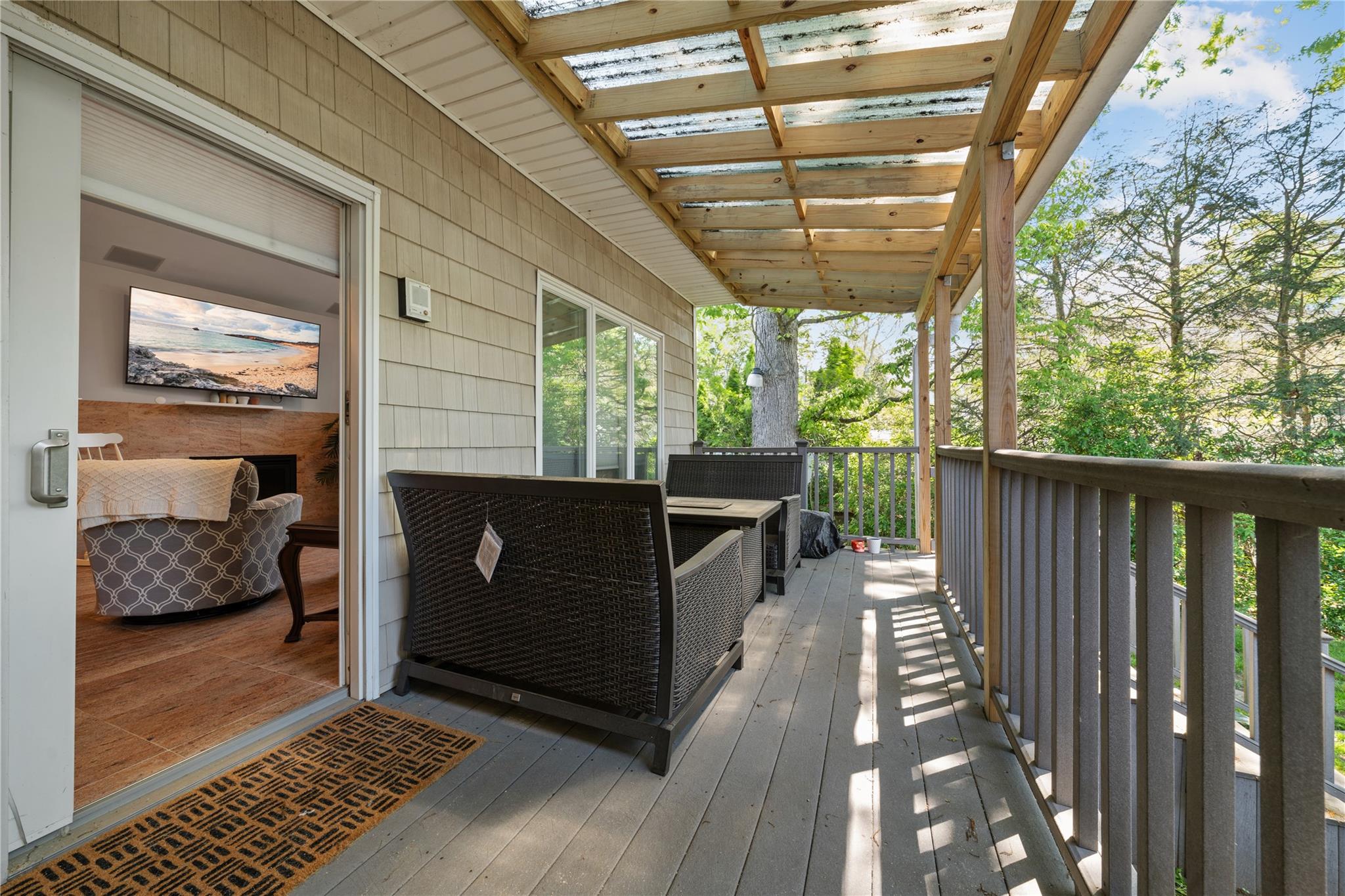 25 Belmont Drive, Roslyn Heights, New York image 28