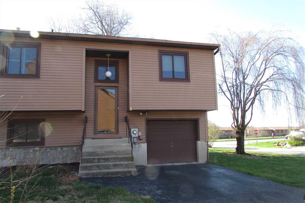 Rental Property at Walnut Court, Fishkill, New York - Bedrooms: 2 
Bathrooms: 2 
Rooms: 5  - $3,200 MO.