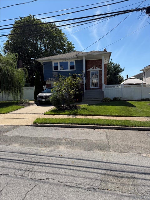 Homes For Sale - 708 Parsonage Street<br/> Baldwin, NY 11510