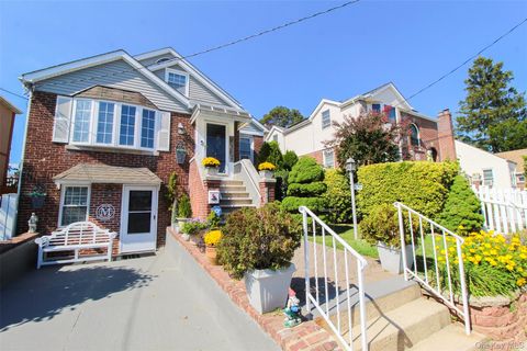 Photo of 3221 Giegerich Place, Bronx, NY 10465 (MLS # 920715)
