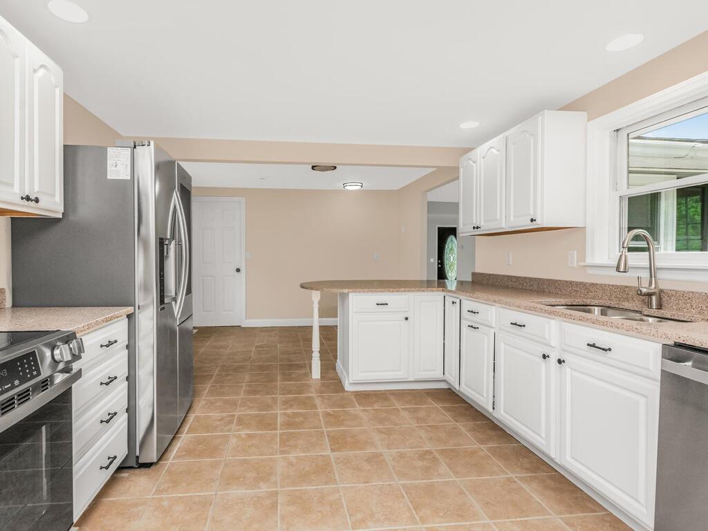 3 Idlewild Drive, Hyde Park, New York image 5
