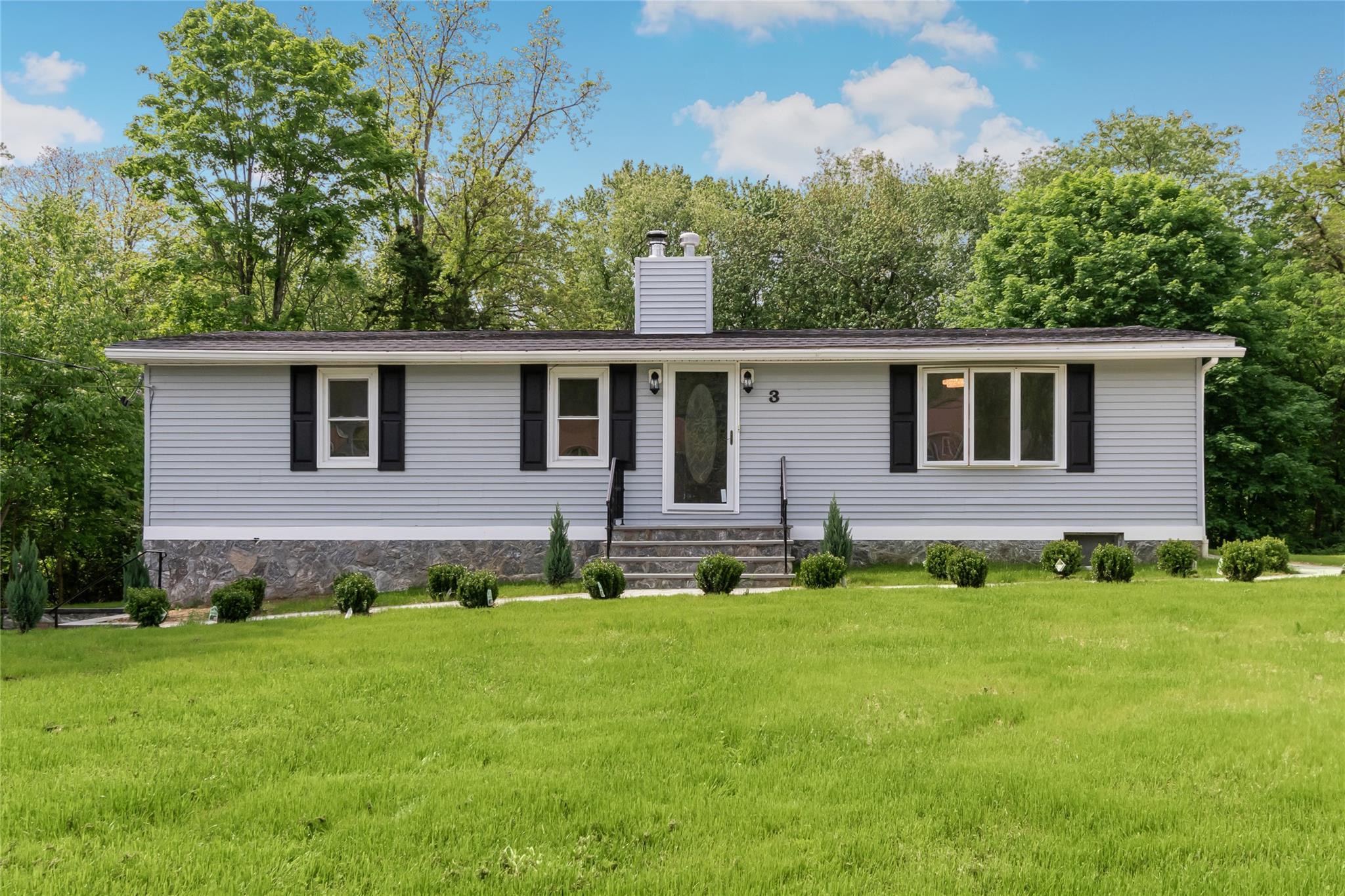 Idlewild Drive, Poughkeepsie, New York - 3 Bedrooms  
1 Bathrooms  
7 Rooms - 