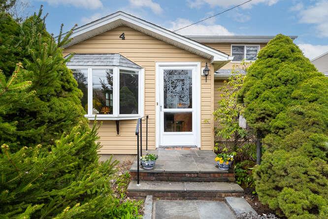 4 Hillcrest Drive, Glen Head, New York image 1