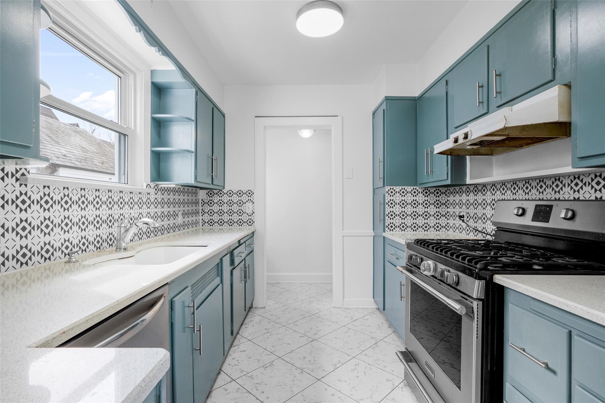 216 Devoe Avenue, Yonkers, New York image 9
