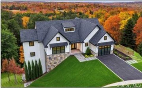 91 Fernwood Lane Flower Hill NY 11576