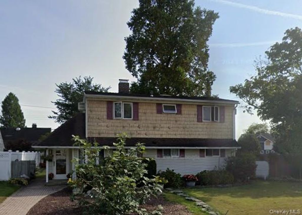 Photo of 2 Bent Lane, Levittown, NY 11756 (MLS # 978486)
