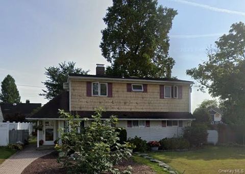 2 Bent Lane Levittown NY 11756
