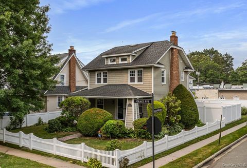 Photo of 31 Grace Avenue, Lynbrook, NY 11563 (MLS # 897546)