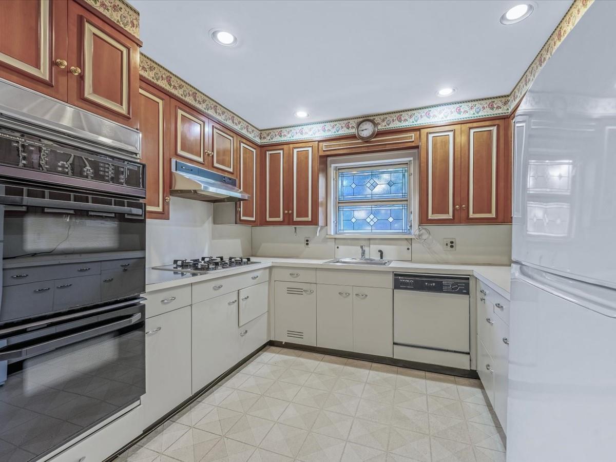 114 Wickham Road, Garden City, New York image 8
