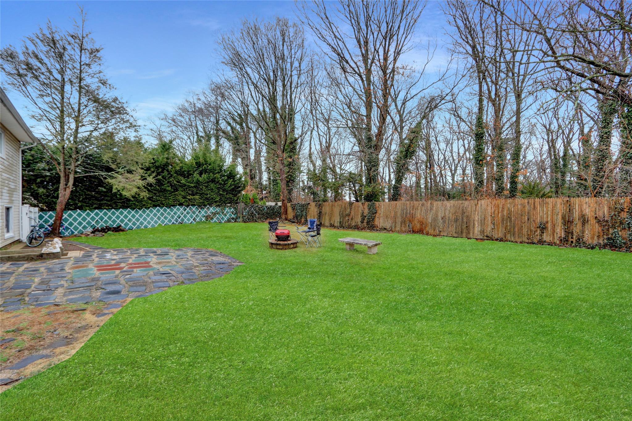 10 Sunburst Drive, Deer Park, New York image 15