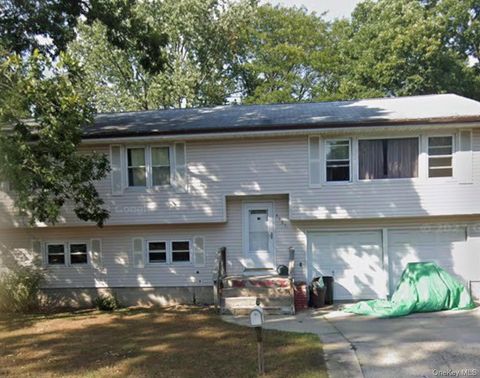 Photo of 4921 Express Drive S, Ronkonkoma, NY 11779 (MLS # 987902)