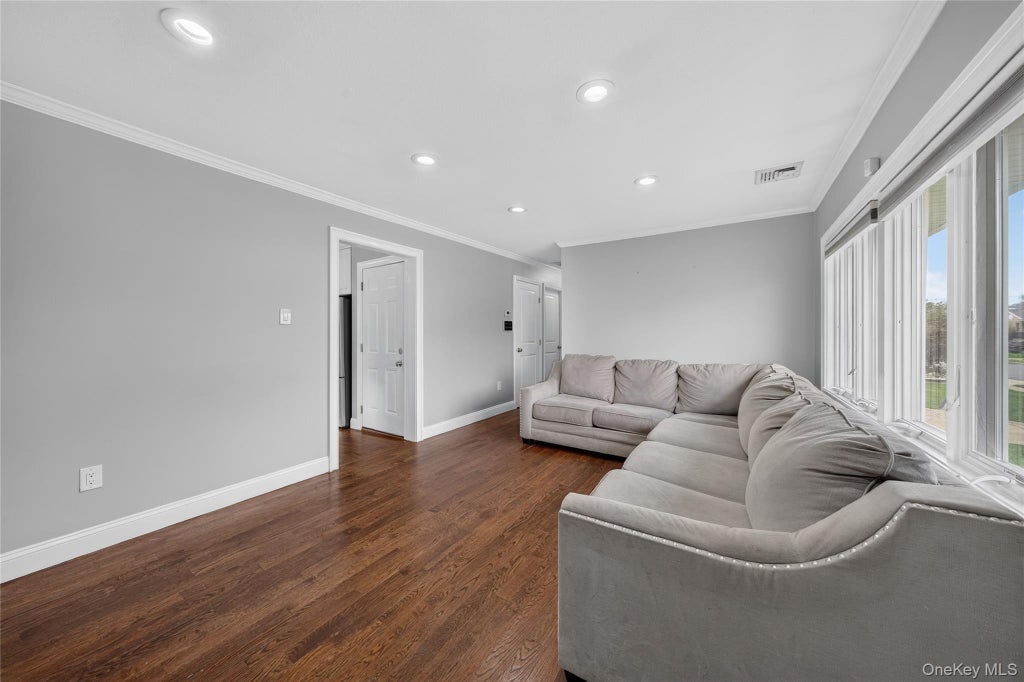 Photo of 33 Hubbard Avenue, Freeport, NY 11520 (MLS # 1059046)
