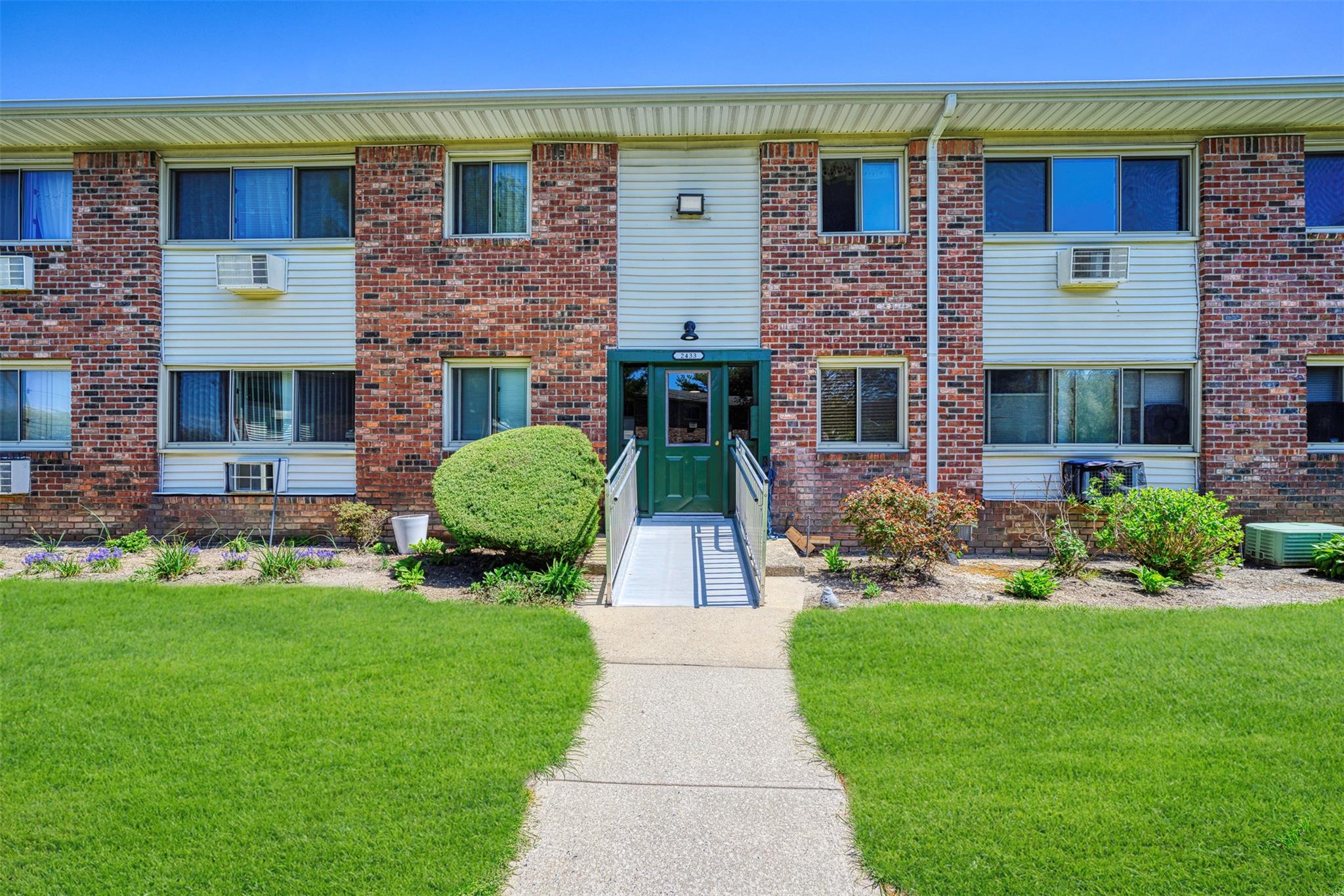 2433 Union Boulevard #4B, Islip, New York image 1