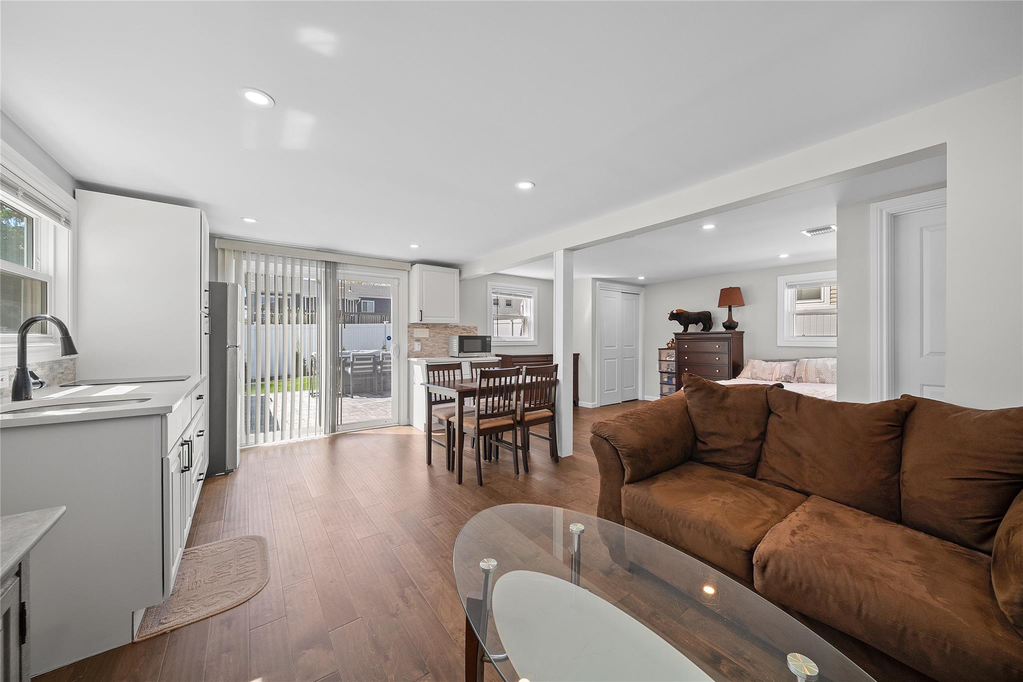 426 Ontario Street, Ronkonkoma, New York image 16