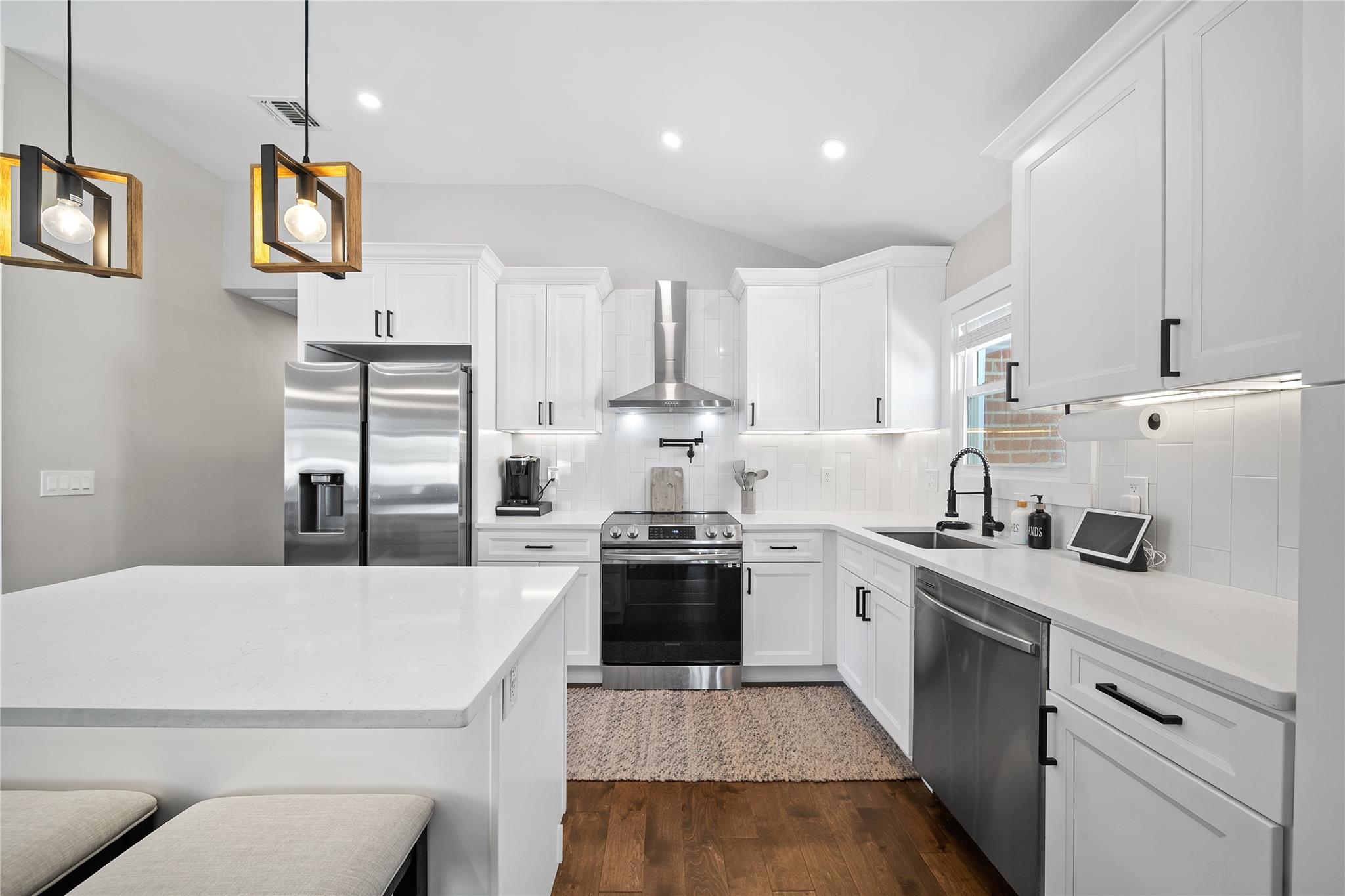 426 Ontario Street, Ronkonkoma, New York image 3