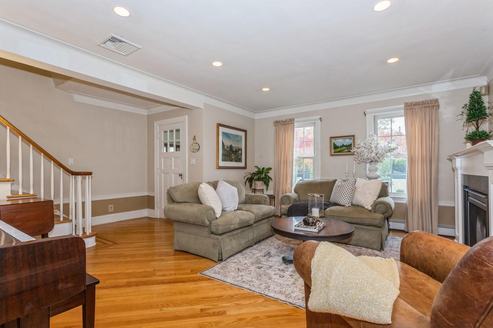 12 5th Place Pl, Garden City, New York image 5