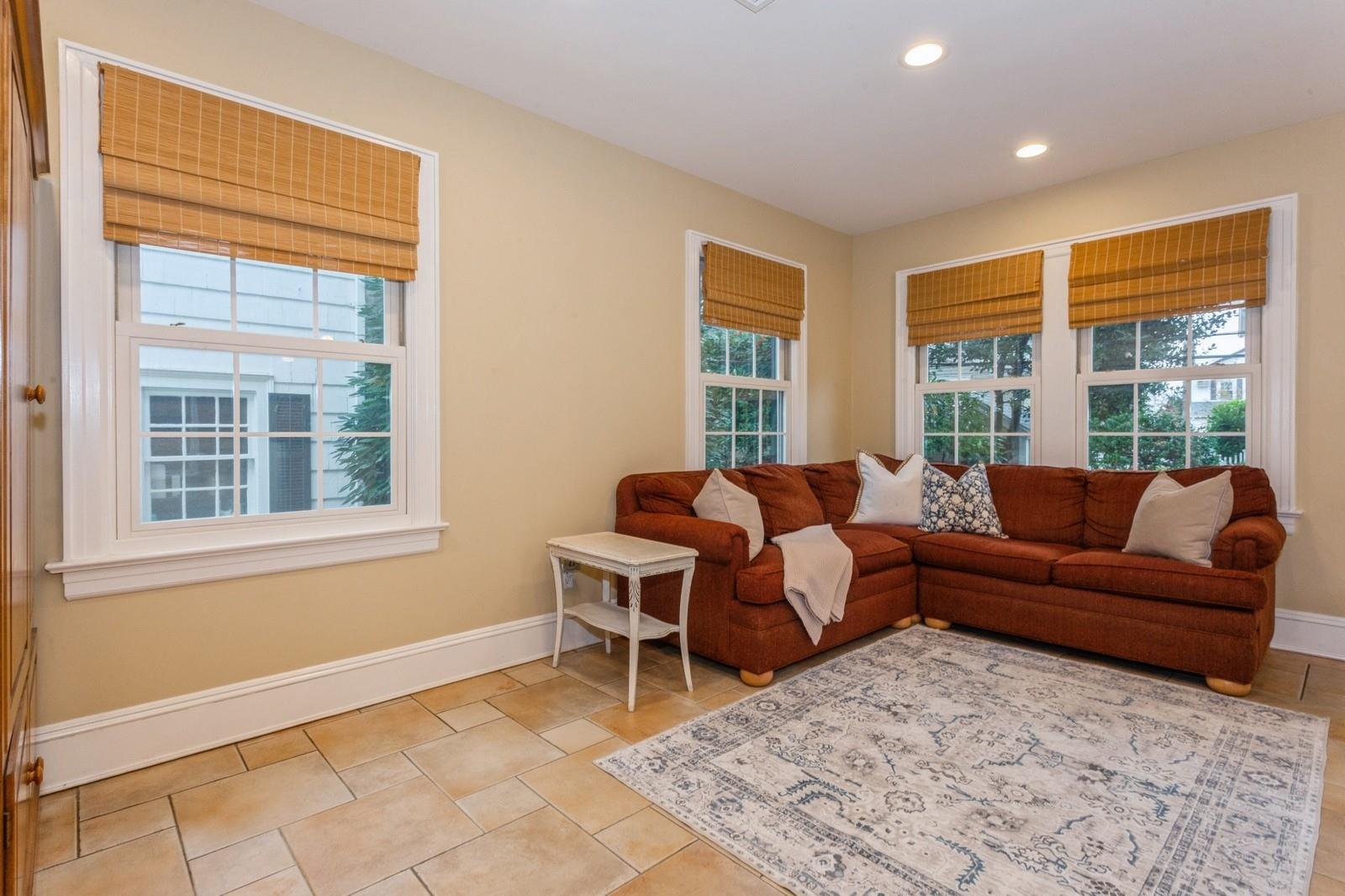 12 5th Place Pl, Garden City, New York image 12