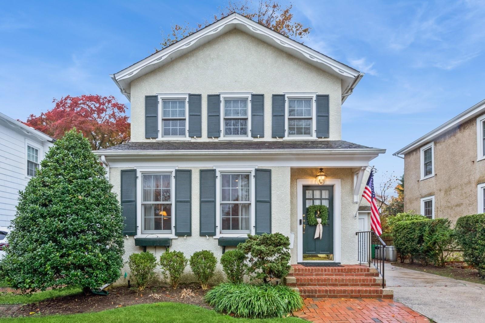 12 5th Place Pl, Garden City, New York image 3