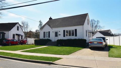 Photo of 6 Sullivan Road, Farmingdale, NY 11735 (MLS # 983969)
