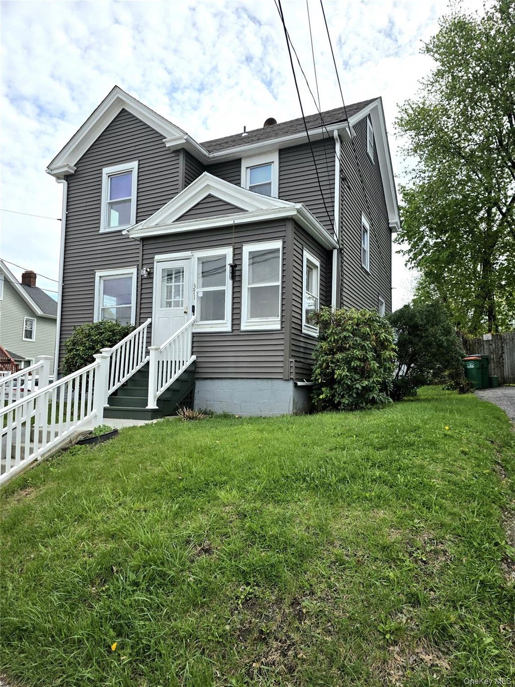 Photo of 371-373 Verplanck Avenue, Beacon, NY 12508 (MLS # 985479)