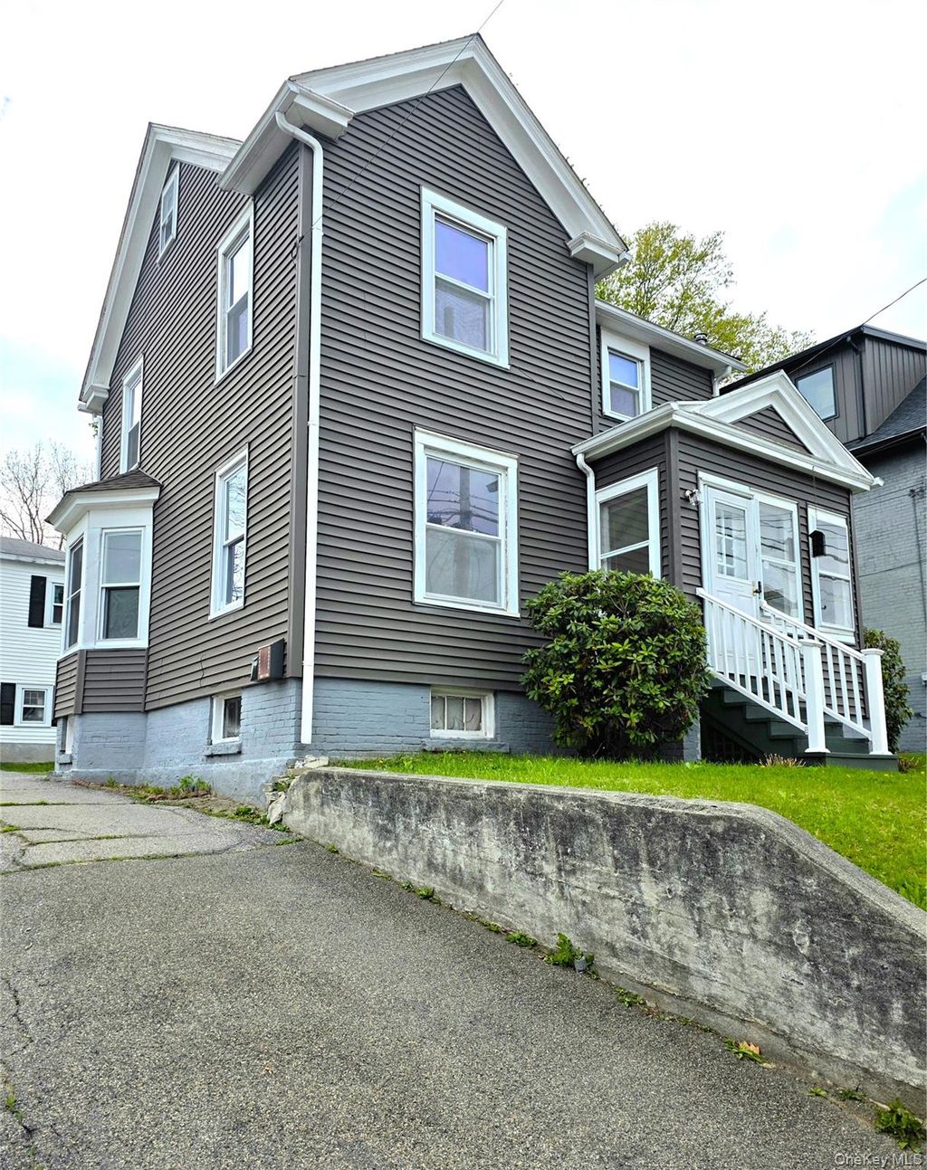 Photo of 371-373 Verplanck Avenue, Beacon, NY 12508 (MLS # 985479)