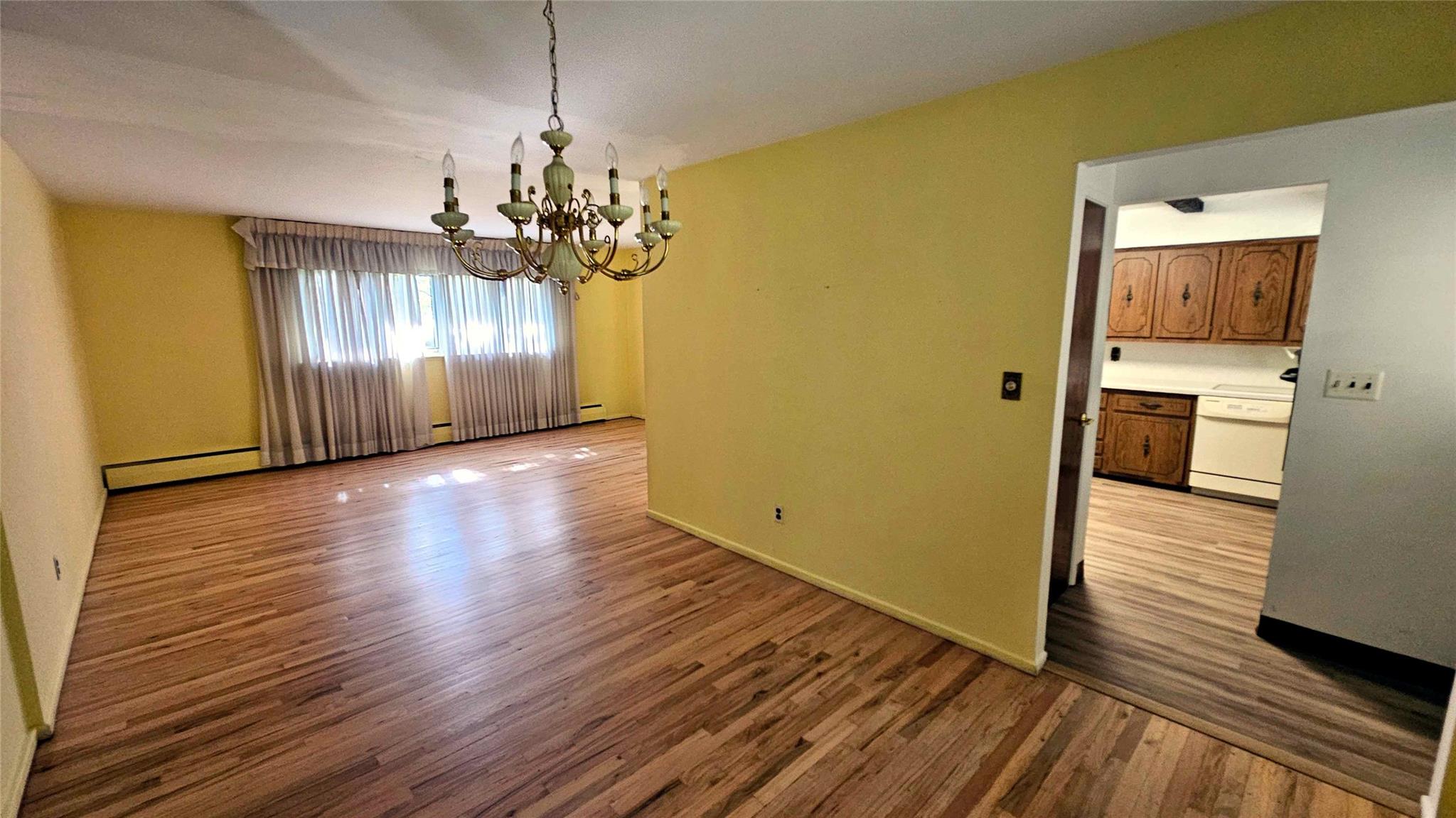 912 Hampshire Road, Bay Shore, New York image 10