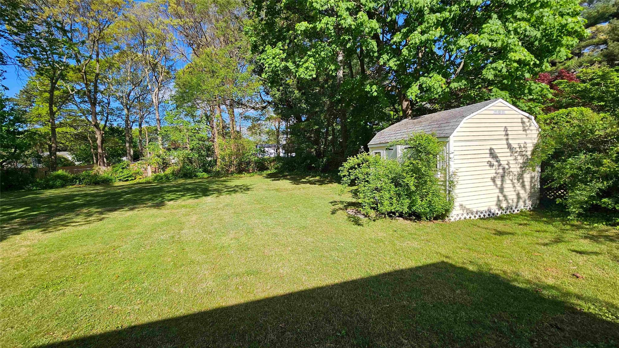 912 Hampshire Road, Bay Shore, New York image 27