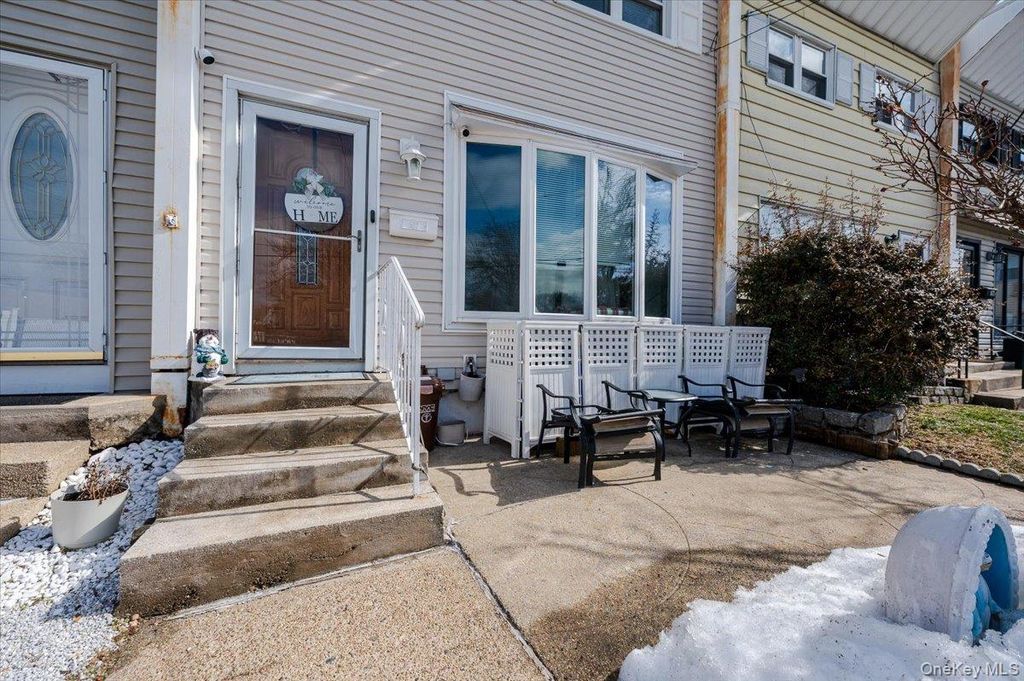 Photo of 512 Prentiss Avenue, Bronx, NY 10465 (MLS # 964464)