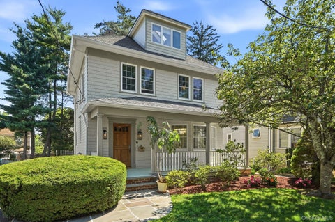 Photo of 11 Winthrop Avenue, Larchmont, NY 10538 (MLS # 999896)