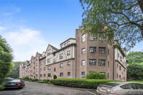 Photo of 1440 Boston Post Road #8K, Larchmont, NY 10543 (MLS # 968386)