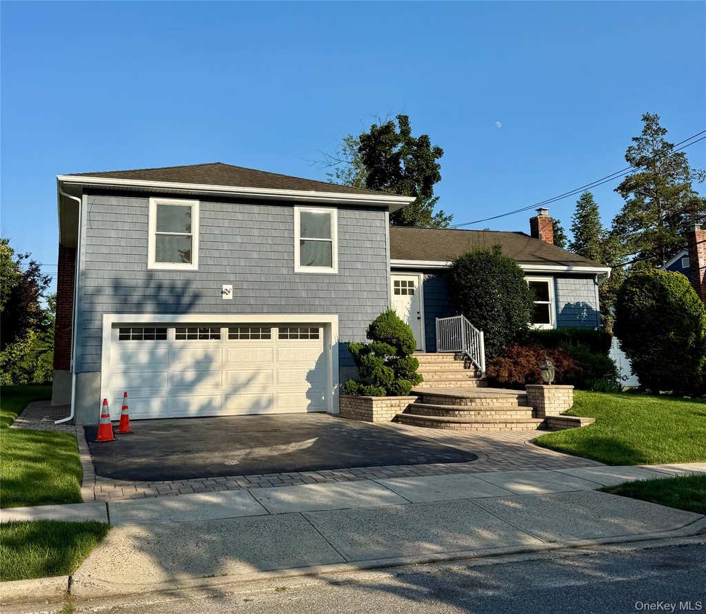 Photo of 12 Cranberry Lane, Plainview, NY 11803 (MLS # 1030688)