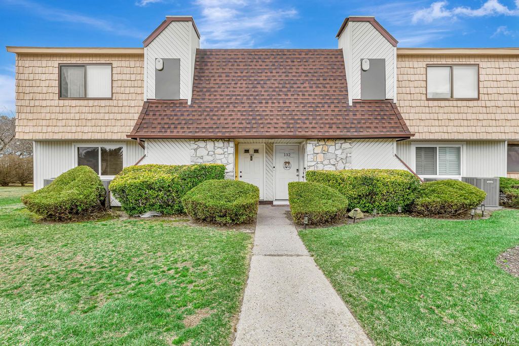 Photo of 129 Pointe Circle N #129, Coram, NY 11727 (MLS # 986304)