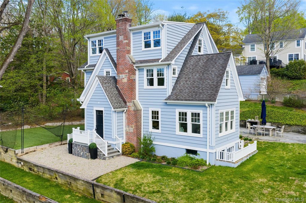 Photo of 14 Aldridge Road, Chappaqua, NY 10514 (MLS # 985505)