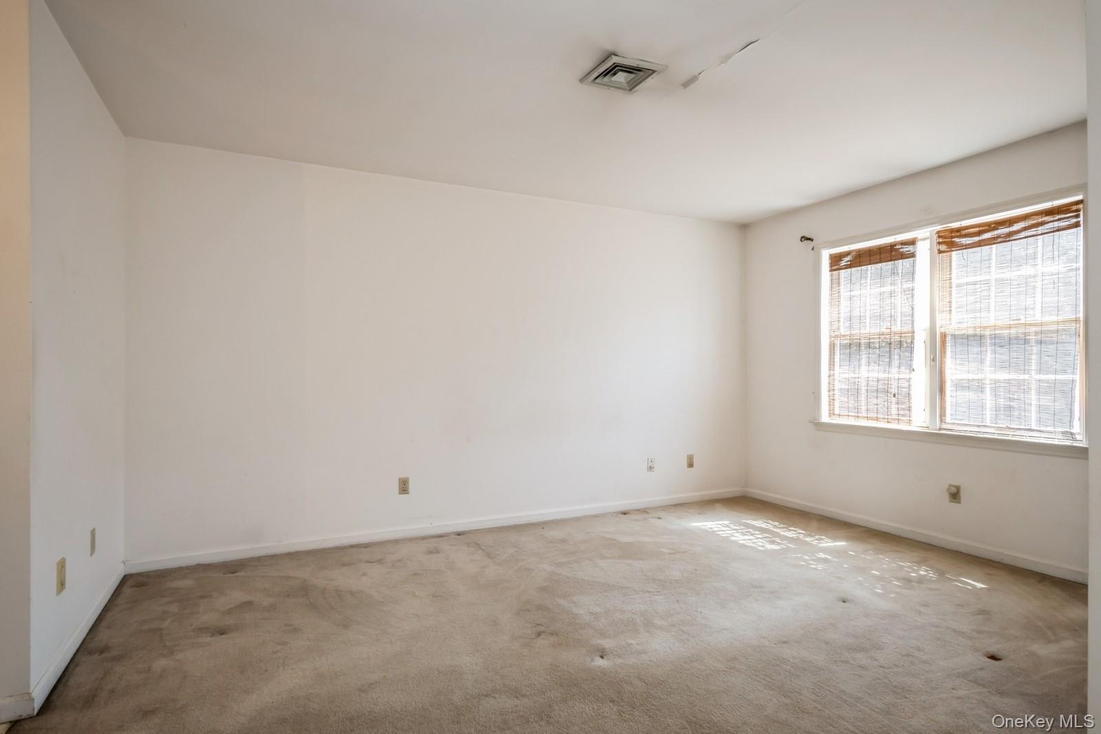 Hyde Park, New York 12538, United States, 2 Bedrooms Bedrooms, ,3 BathroomsBathrooms,Residential,Active,195318