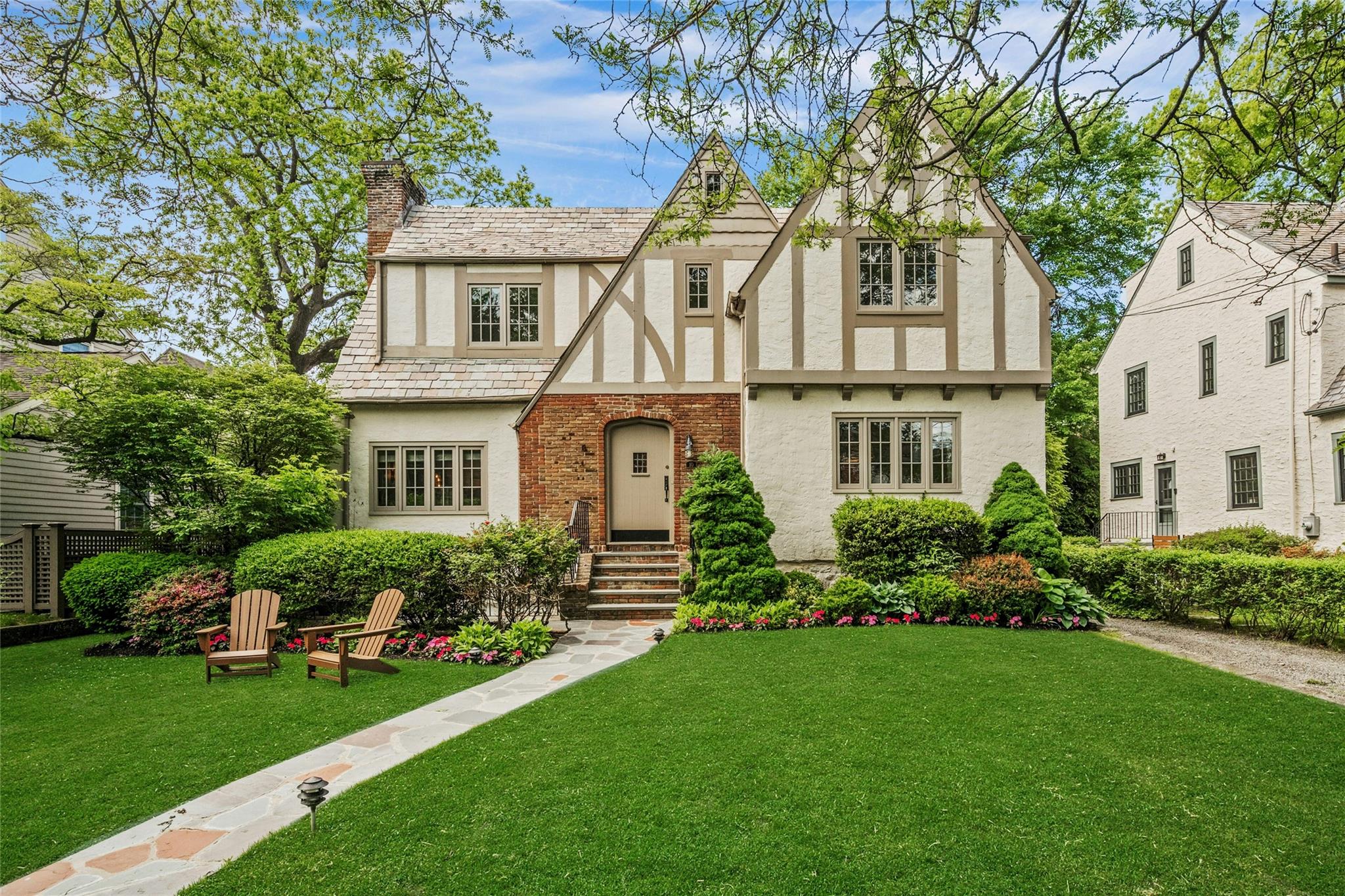 10 Maple Hill Drive, Larchmont, New York image 1