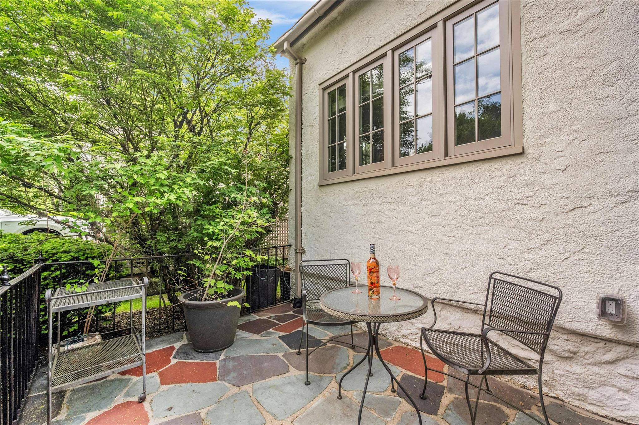 10 Maple Hill Drive, Larchmont, New York image 2