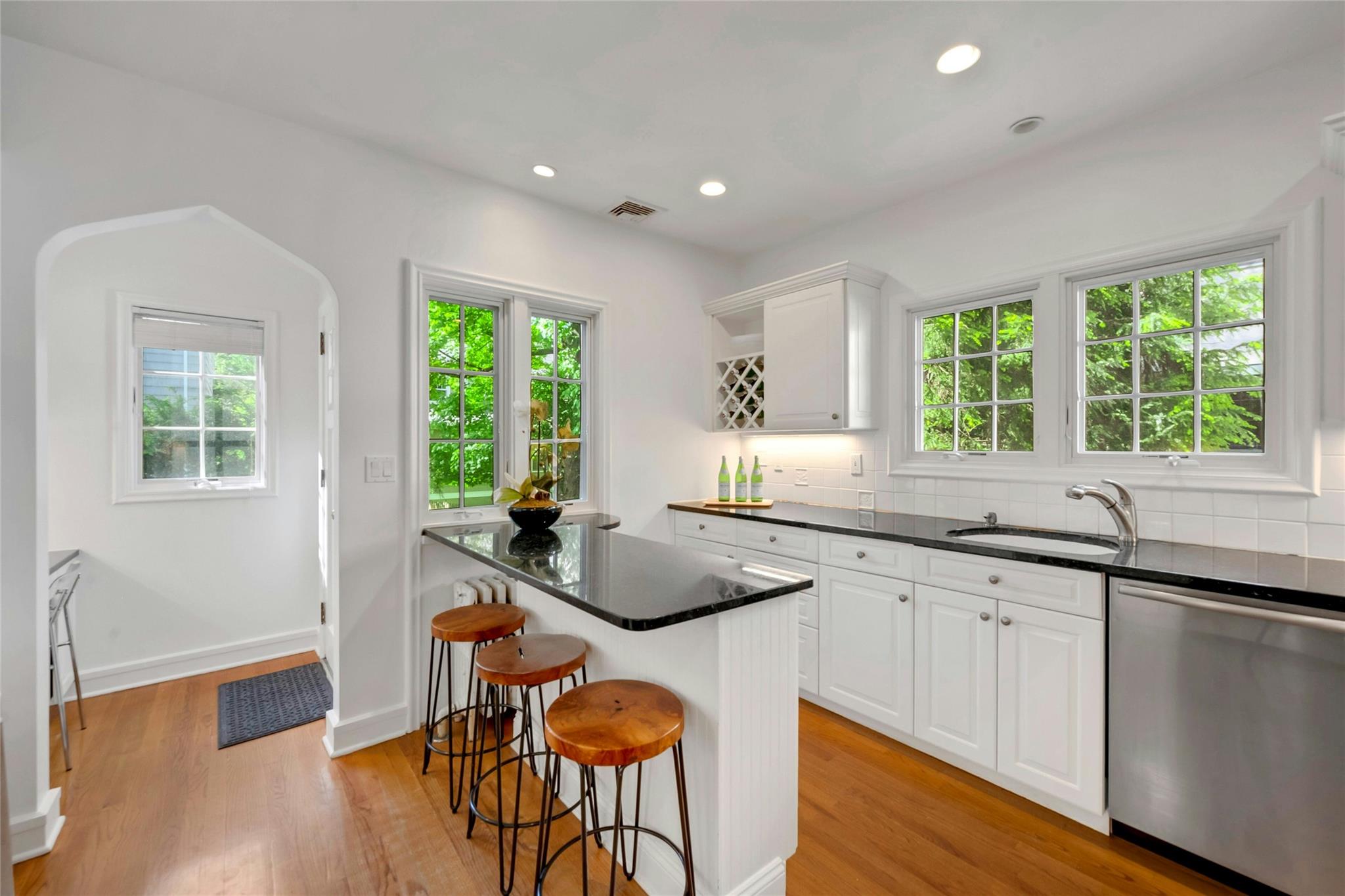 10 Maple Hill Drive, Larchmont, New York image 15