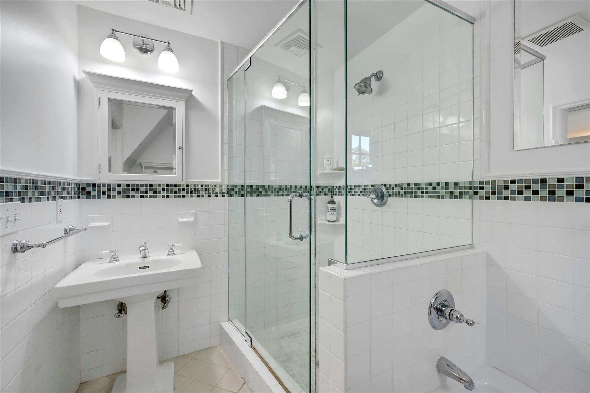 10 Maple Hill Drive, Larchmont, New York image 25