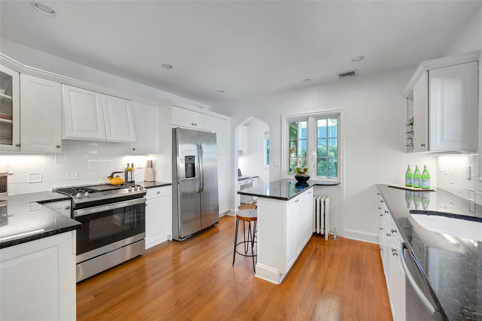 10 Maple Hill Drive, Larchmont, New York image 14