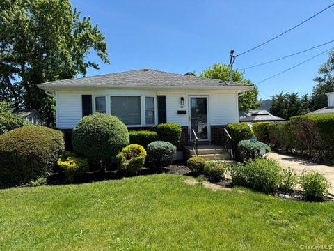 Homes For Sale - 322 N Virginia Avenue<br/> Massapequa, NY 11758