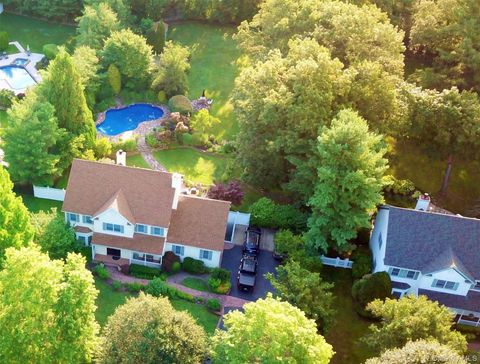 16 Dupont Court Dix Hills NY 11746
