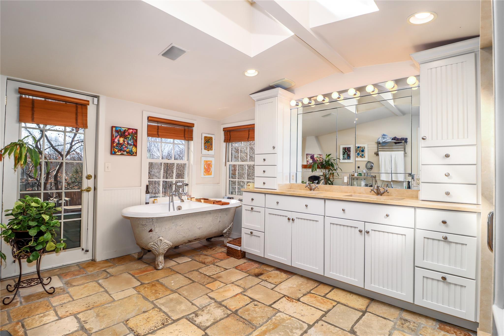 North Salem, New York 10560, United States, 3 Bedrooms Bedrooms, ,3 BathroomsBathrooms,Residential,Active,95276