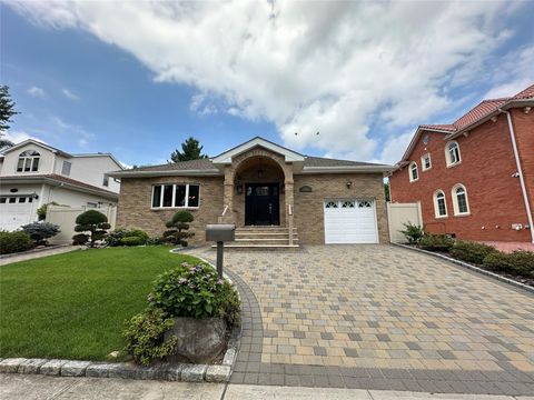 69-43 260 Place Glen Oaks NY 11004