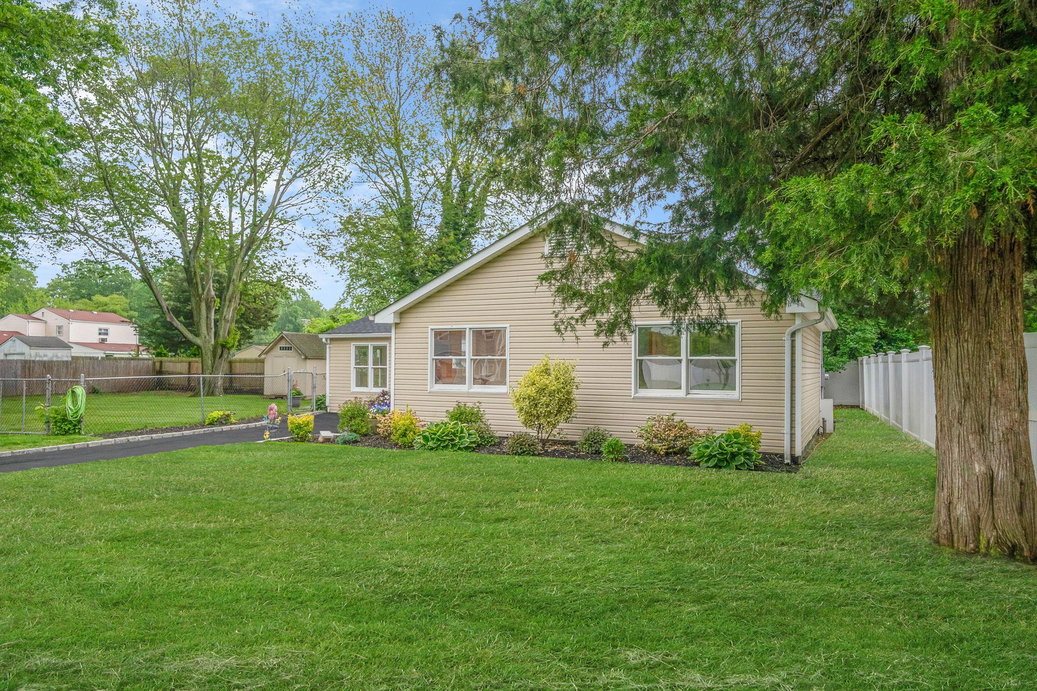 138 Greene Avenue, Port Jefferson Station, New York image 5