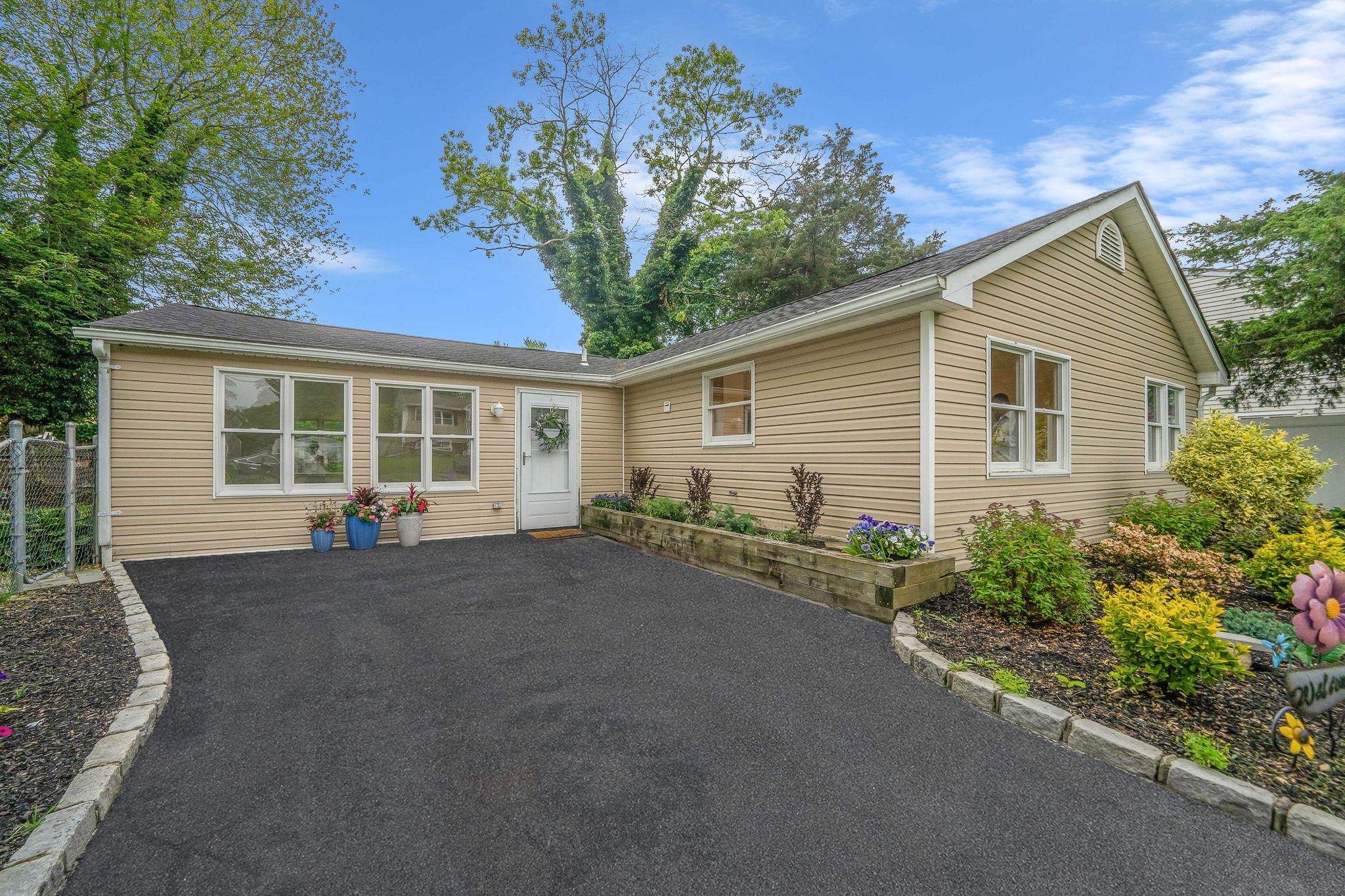 138 Greene Avenue, Port Jefferson Station, New York image 3