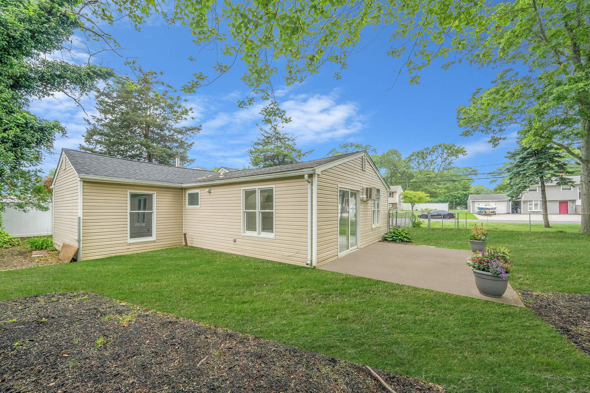 138 Greene Avenue, Port Jefferson Station, New York image 9