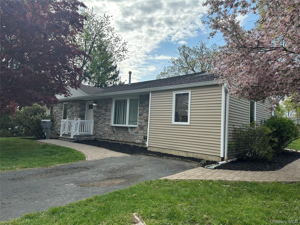 Photo of 19 Buckingham Road, Nanuet, NY 10954 (MLS # 990029)