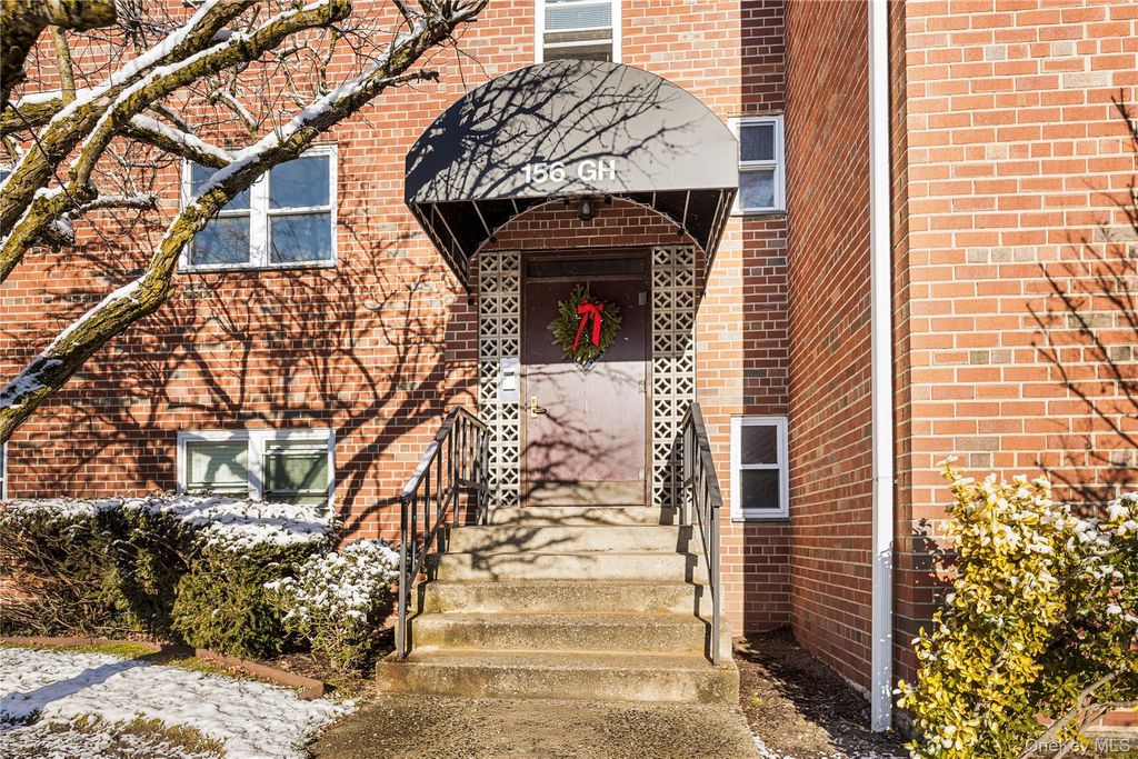 Photo of 156 Centre Avenue #2G, New Rochelle, NY 10805 (MLS # 956417)